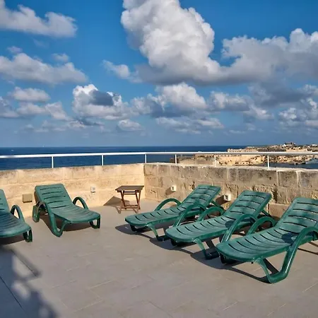 Lucky Star 103 By Vallettastay *